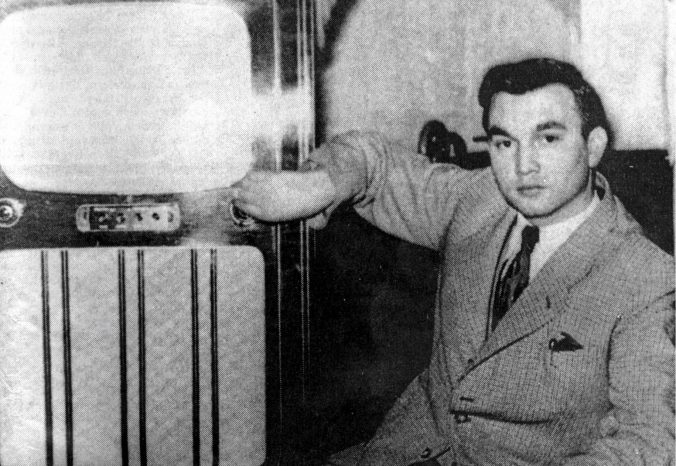 Heinz Kuhaupt am ersten Fersehgerät des Dorfes