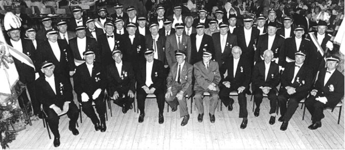 Die Schützen nach der Ordensverleihung 1993